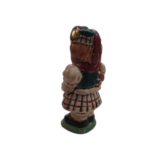 Vintage Scottsh Lass Girl In Kilt with Doll Salt Pepper Shaker Cork Stopper EUC - Picture 8 of 16